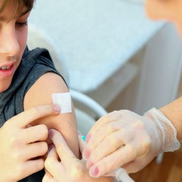 Meninos já podem se vacinar contra HPV no SUS