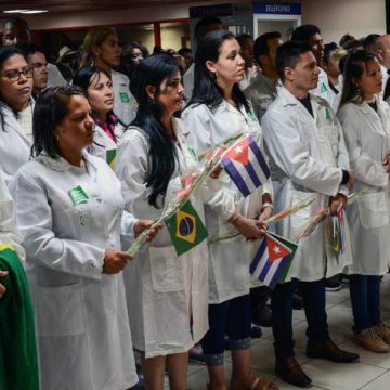 Ministério deve flexibilizar revalidação de diploma para médicos cubanos
