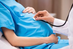 Anvisa emite alerta sobre prescrição de remédio contra náuseas para grávidas
